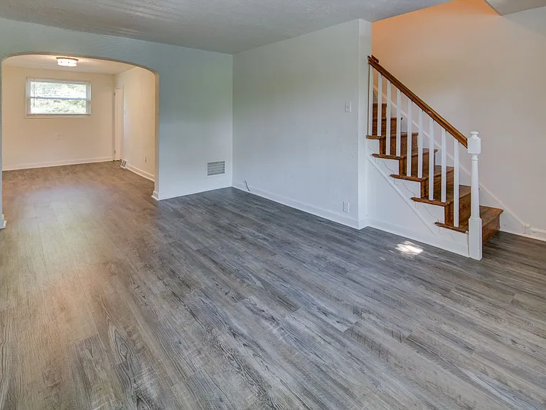 53 Madison Dr — Photo 3