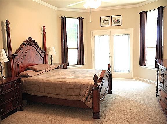 5th image of 2101 Alma Dr