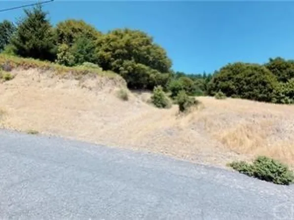 2109 Toth Rd, Whitethorn, CA 95589