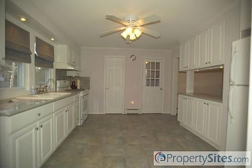 3rd image of 15 Court St