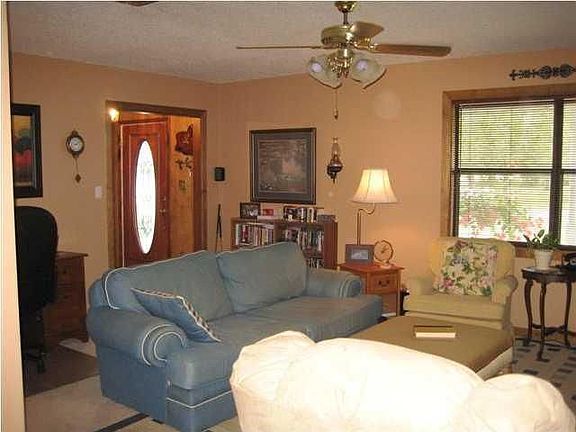 5th image of 1085 Earlene Dr