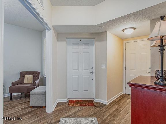 3rd image of 6624 SHADED ROCK Court