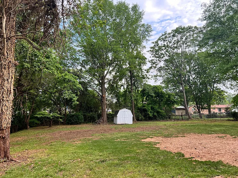 120 Bessie Ave — Photo 4