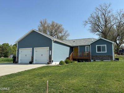 215 7th St NE, Watford City, ND, 58854