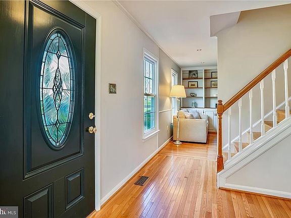 2nd image of 10318 Yorktown Ct