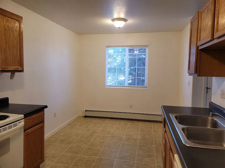 1232 Taft Ave — Photo 10