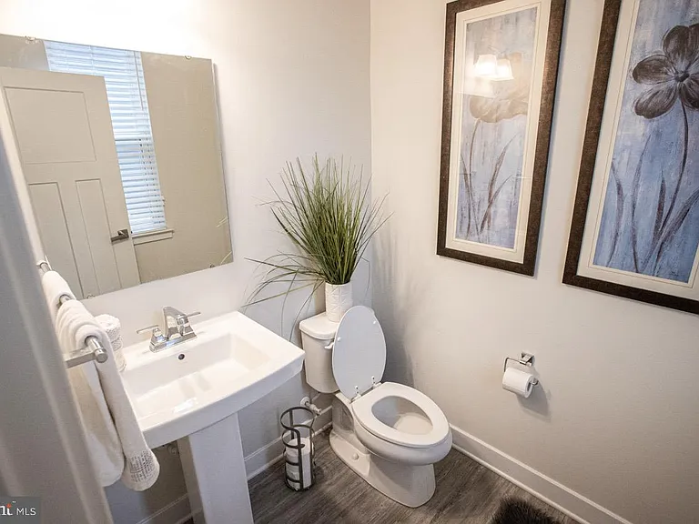 7821 Cove Point Dr — Photo 17