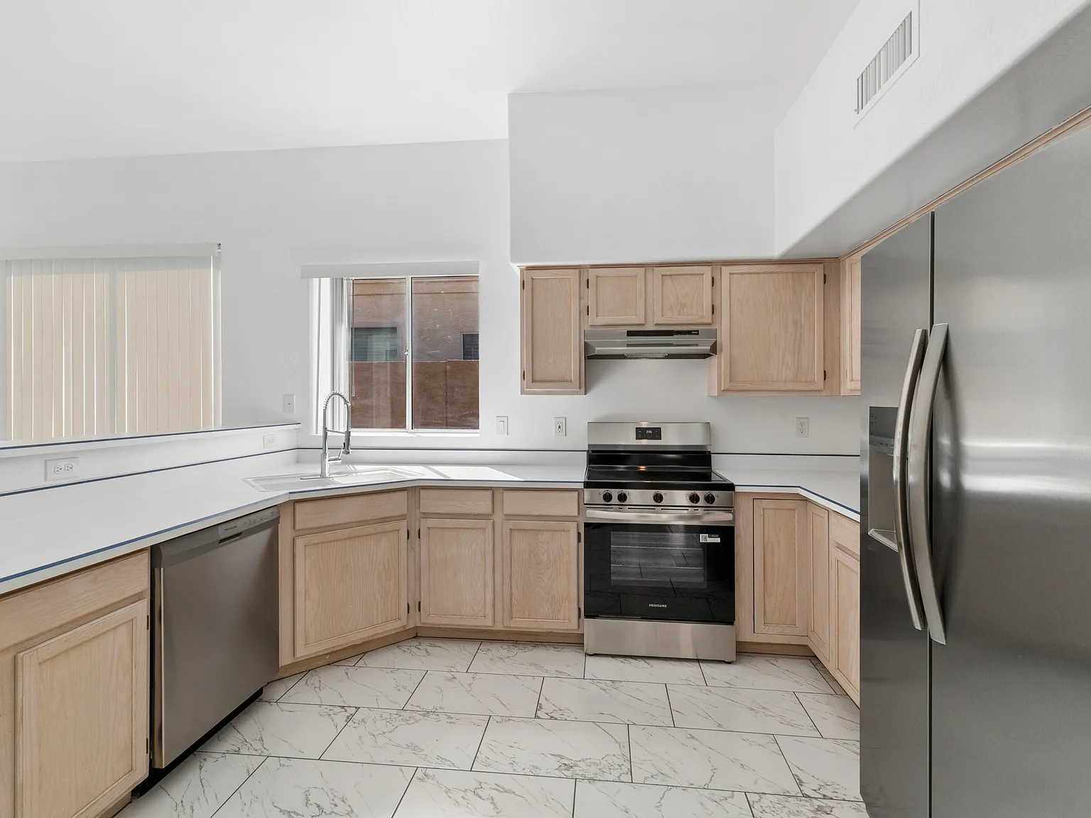 3 bed, 1671 sqft, $2,475 — Photo 3
