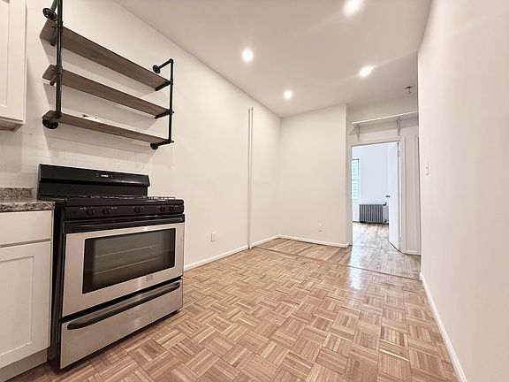 3rd image of 394 Manhattan Ave #3L