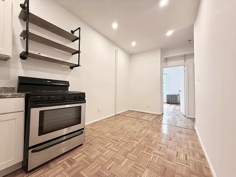 394 Manhattan Ave #3L — Photo 3