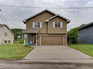 4 Comanche St, Council Bluffs, IA 51501