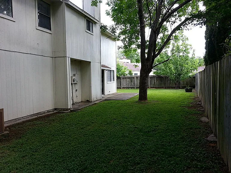 1907 Liberty Point Ln — Photo 25
