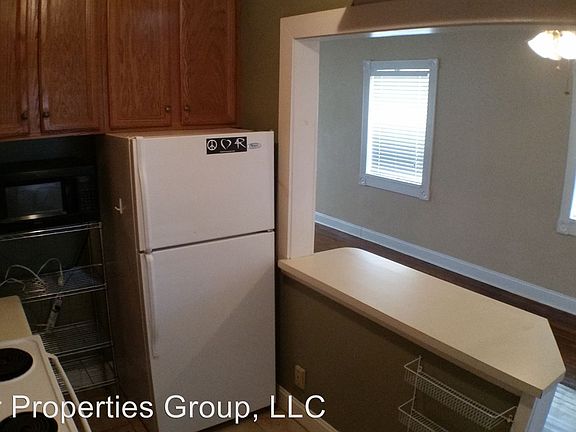 3rd image of 136 E Davis Blvd