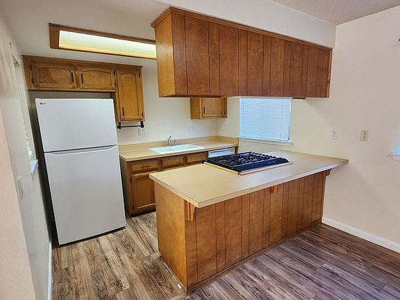 3rd image of 1072 Baden Ave