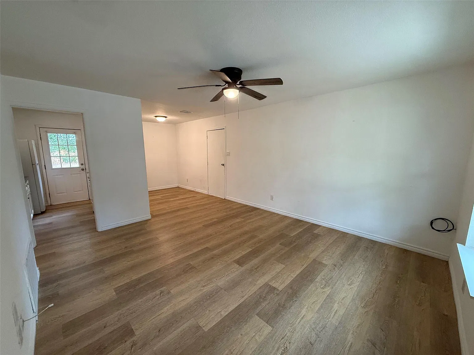 3 bed, 2.0 bath, 1007 sqft, $1,750 — Photo 4