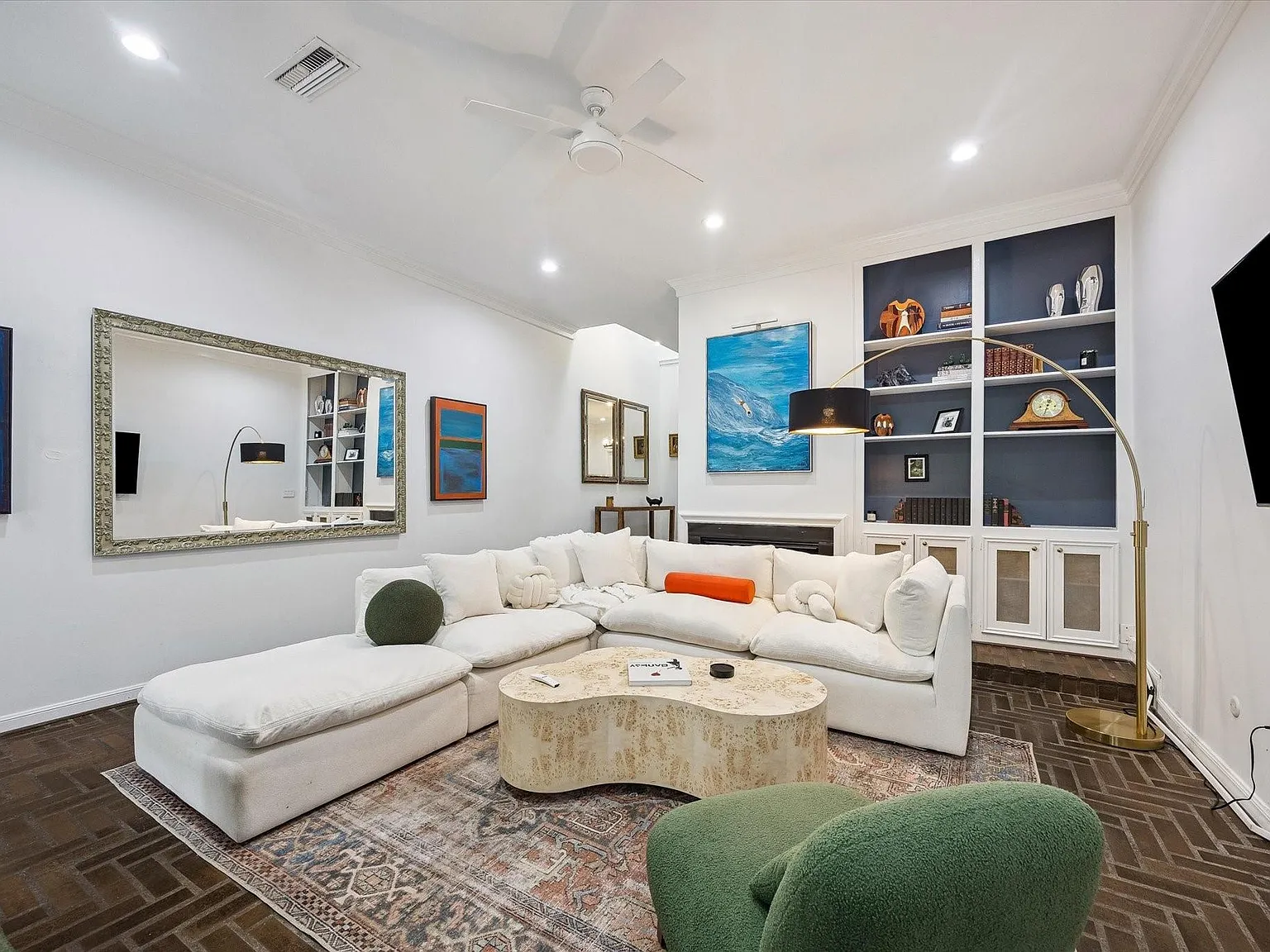 2 bed, 2.5 bath, 2372 sqft, $3,500 — Photo 4