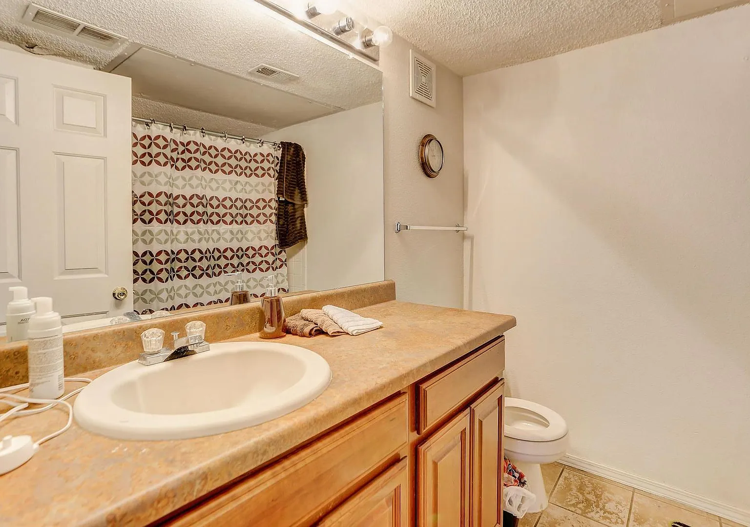 Bright Corner 3BR Condo with Garage in Superior! Available NOW! — Photo 3