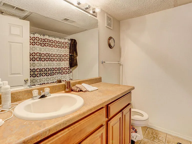 2145 Eagle Ave — Photo 3