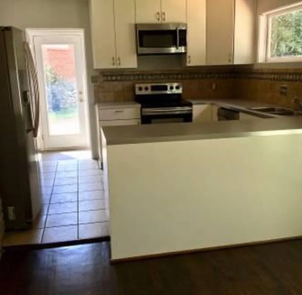 3 bed, 1241 sqft, $2,750 — Photo 3