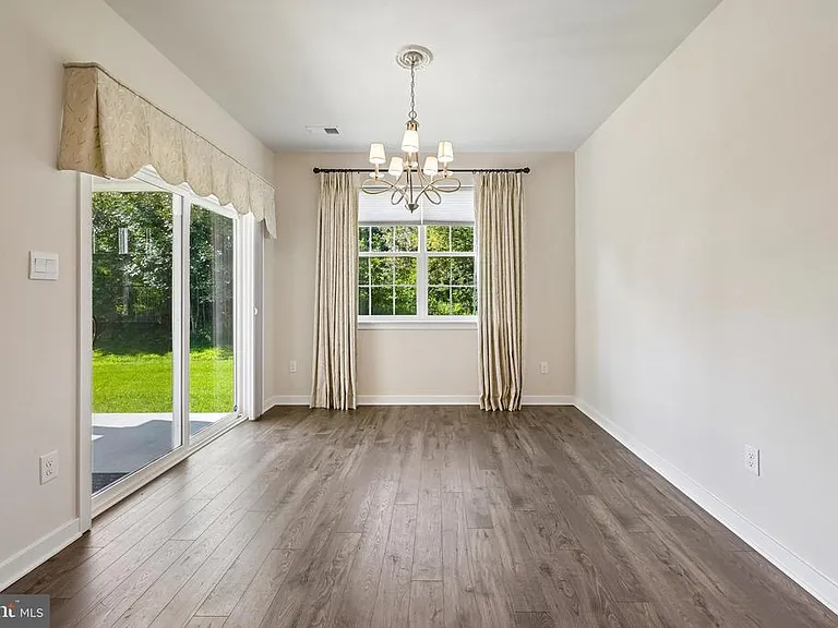235 Congressional Ct — Photo 11