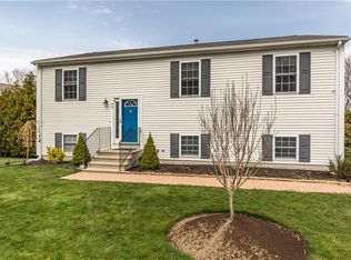 9 Moss Ln, Coventry, RI 02816
