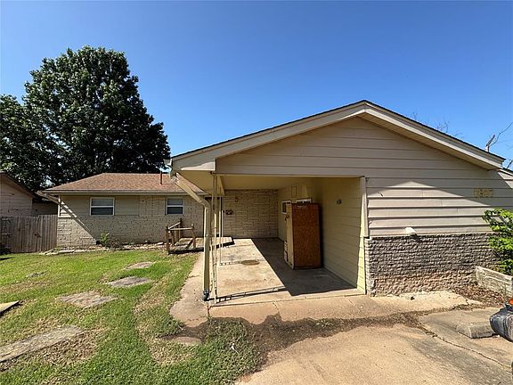 3rd image of 1817 Oakridge Dr
