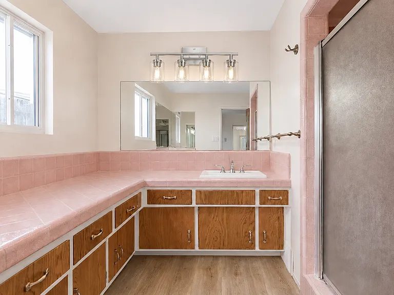 1300 Oak Ave #5 — Photo 4