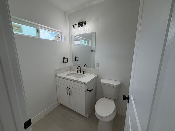 5th image of 2838 Washington St #B