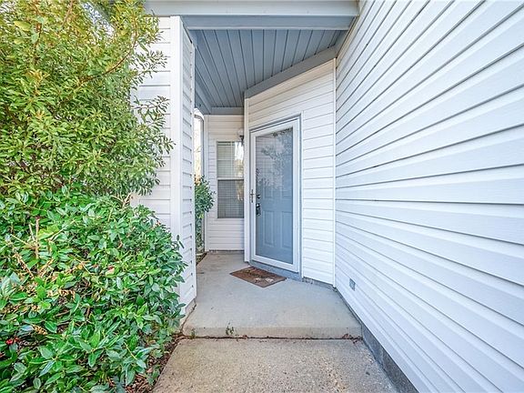 2nd image of 1479 Berkshire Drive