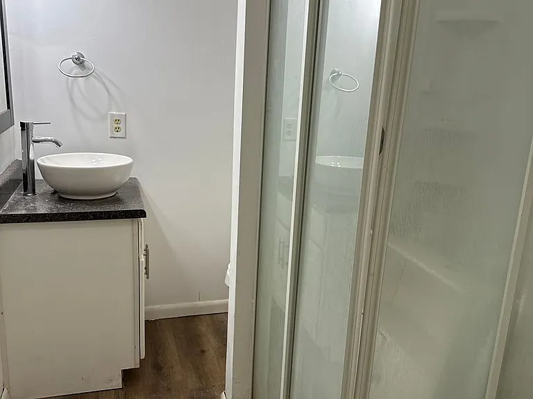 724 W Walnut St — Photo 2