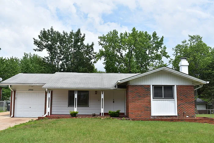 2888 Westminster Dr photo 1