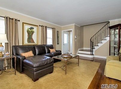 2nd image of 523 Walton Ct