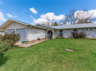 1813 Guinevere St, Arlington, TX 76014