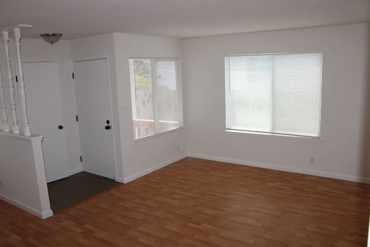 Building Photo - 2152 Bluejay Cir