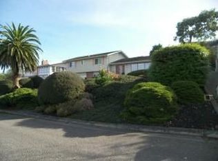 2066 Irving Dr, Eureka, CA 95503