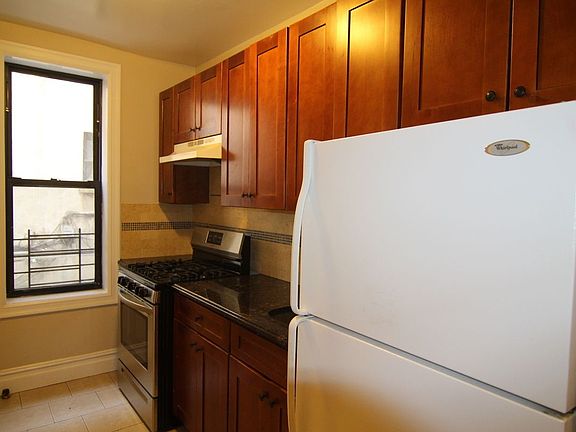 3rd image of 5406 Skillman Ave APT 1D