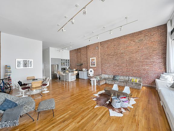 3rd image of 125 Greene St APT 3