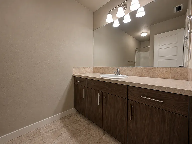 7214 Hayworth Ave NE — Photo 16