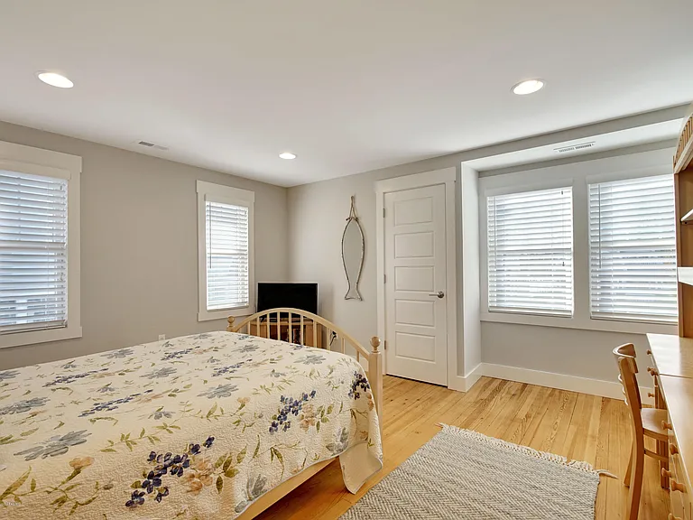 172 Osborne Ave — Photo 18