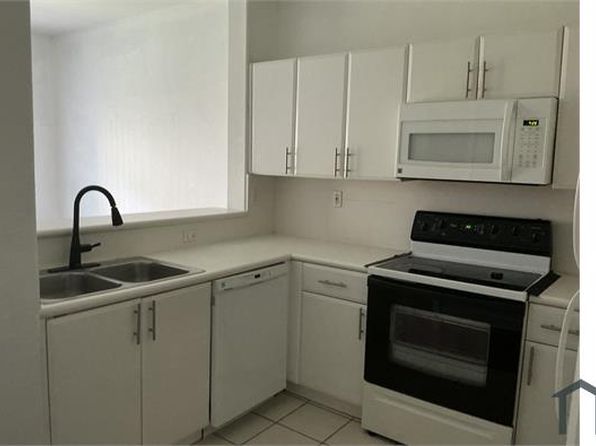 1652 SE 28th St UNIT 103