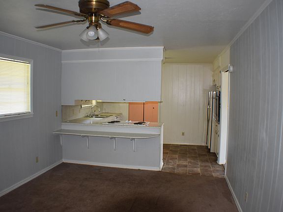 3rd image of 2200 W C St