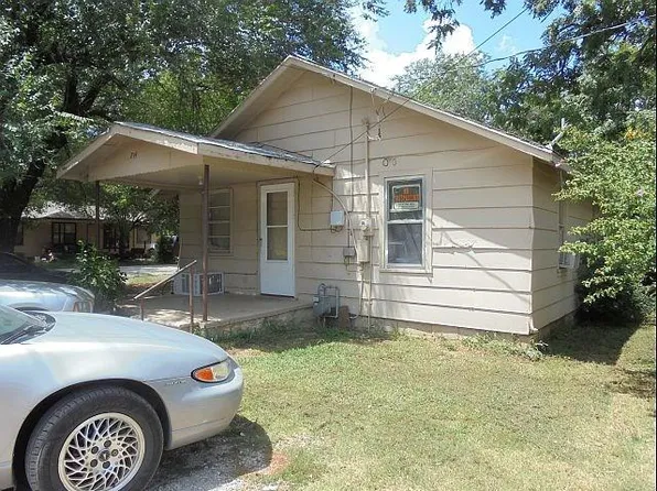714 1st St, Maysville, OK 73057
