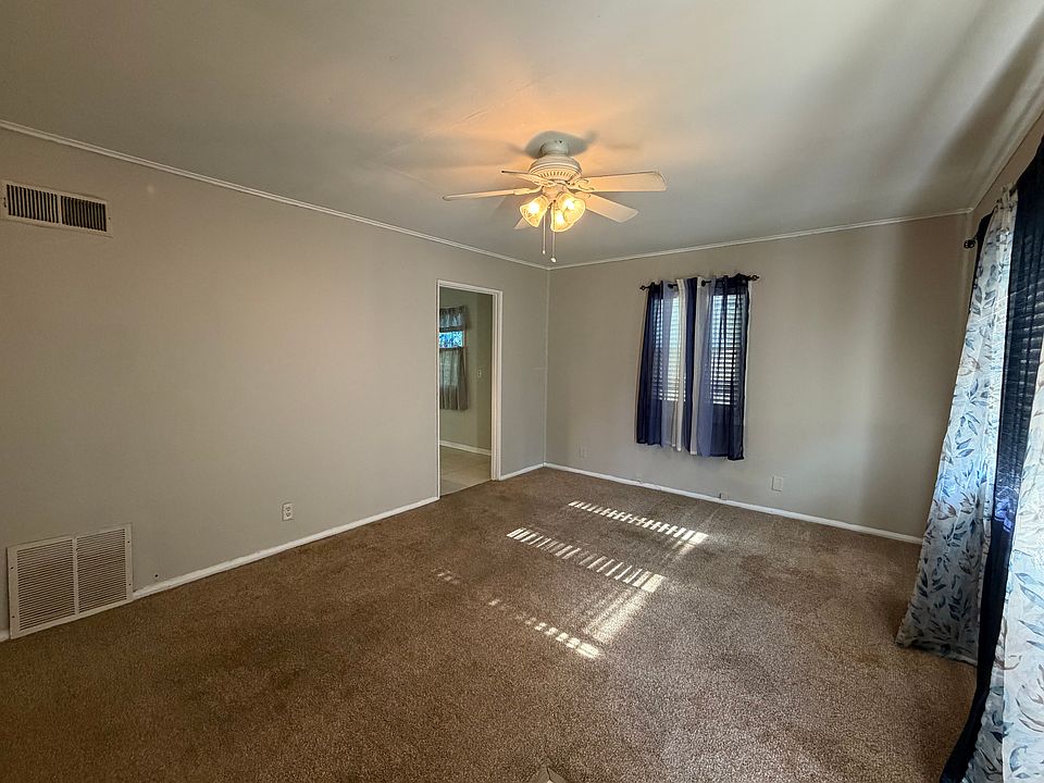 2nd image of 1815 Crescent Dr