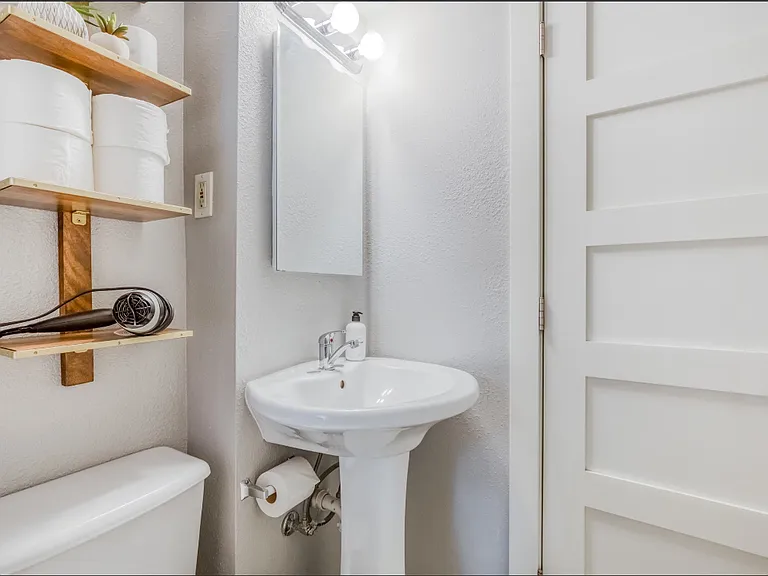 1204 E Denny Way #1 — Photo 13