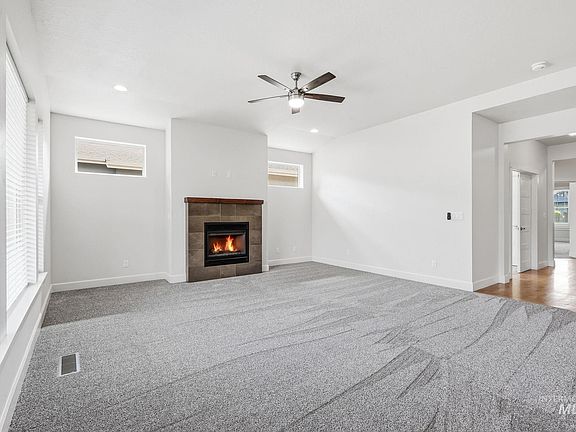4th image of 526 W Laughton Dr