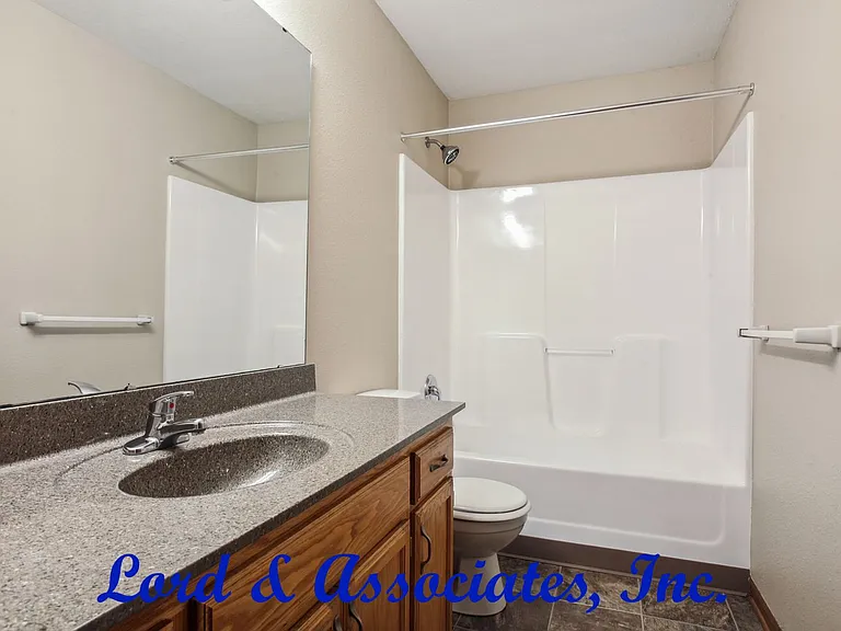 1210 NW Willow Dr — Photo 13