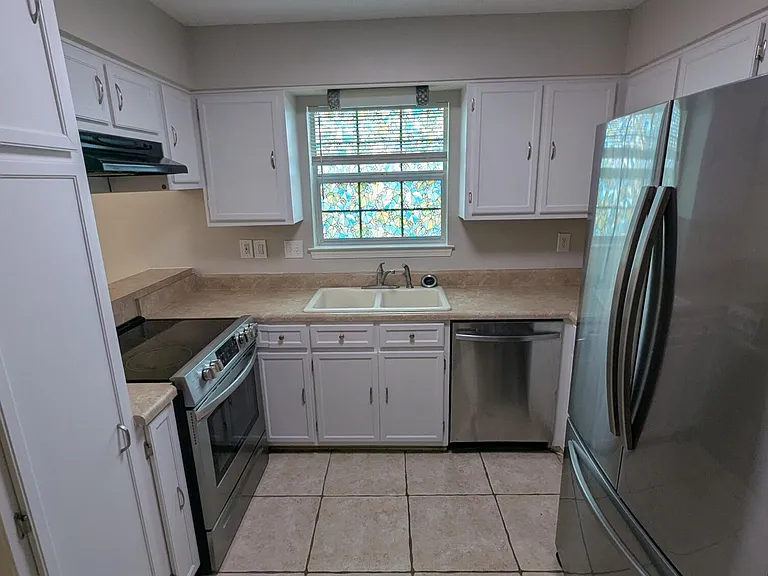 1625 Campbell Dr N — Photo 7