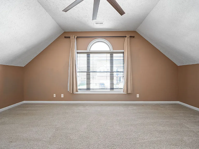 3565 Southwood Dr — Photo 22