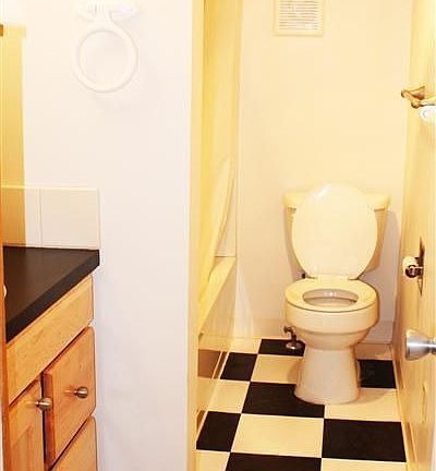5th image of 815 NE 7th St