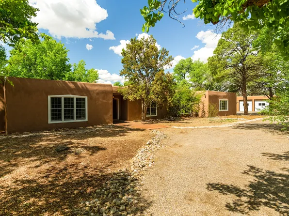 204 Dixon Rd, Corrales, NM 87048
